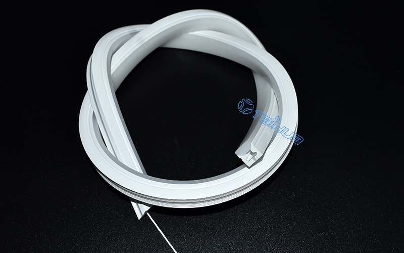 LED霓虹燈雙色硅膠套管穿pcb板有哪些注意事項(xiàng)？
